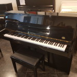 Occasion piano Yamaha / Eterna 110 zwart hoogglans. Nieuwstaat. Studiepedaal. Euro 1690,- Occasion piano Yamaha / Eterna 110 zwart hoogglans. Nieuwstaat. Studiepedaal. Euro 1690,-