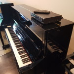 Piano Yamaha YU 15 XG Mark 2. Disk en Silent. Zwart hoogglans, Nieuwstaat Euro 7290,- Piano Yamaha YU 15 XG Mark 2. Disk en Silent. Zwart hoogglans, Nieuwstaat Euro 7290,-